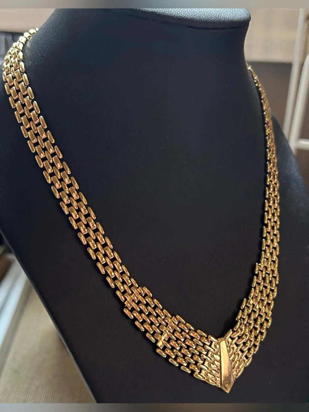 1980s Egyptian Revival Cleopatra Gold-tone Panther Link Statement Necklace - Picture 4 of 7